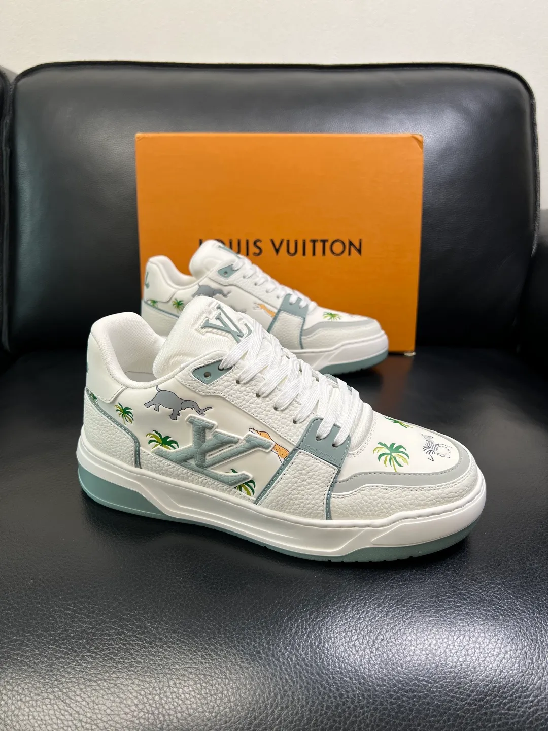 Men's shoes 💰 940 Lv high quality top crafts Louis Vuitton, sports sneakers counter synchronization, uppers imported from Italy, high-quality splicing colorful complex crafts, imported mesh pads soft and comfortable, soles: original soles specially provided by the original factory, T men's shoes 💰U exclusive movable molded soles super comfortable, original factory single goods, code number 39-44 (customized 38 45)